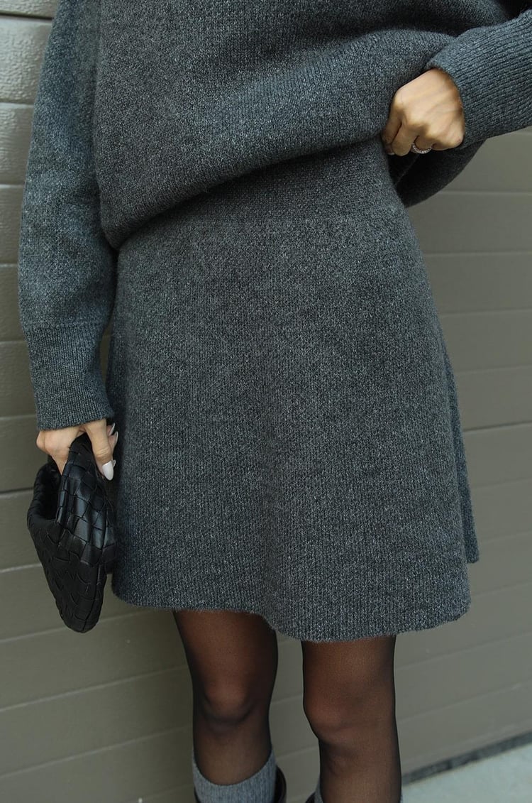Adriana - Strickset für Damen - Lässiger Pullover und Rock in teiliger Ausführung